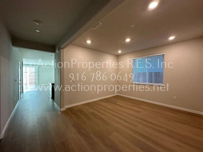 Building Photo - Action Properties Offering Roseville Solar: Inspiration Village Community Gated: 3 Bedroom 3 Bath...