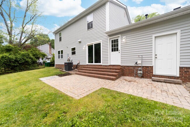 Building Photo - 616 Silversmith Ln