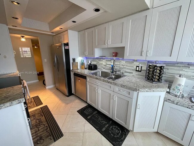 Kitchen - 18081 Biscayne Blvd