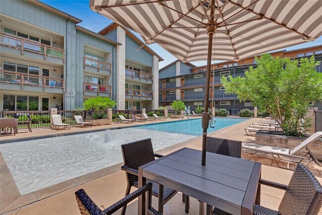 Building Photo - 4704 Sunset Trail