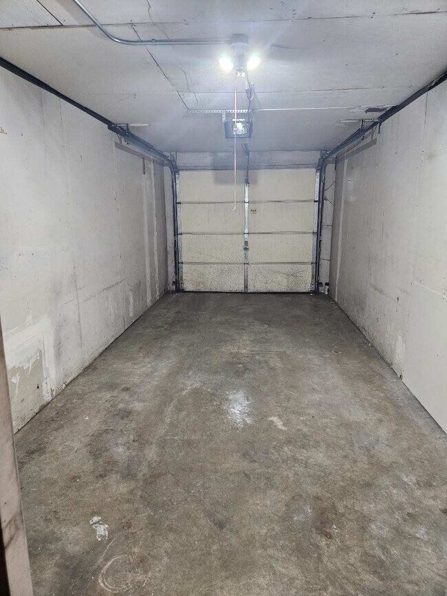 Building Photo - 8724 W University St