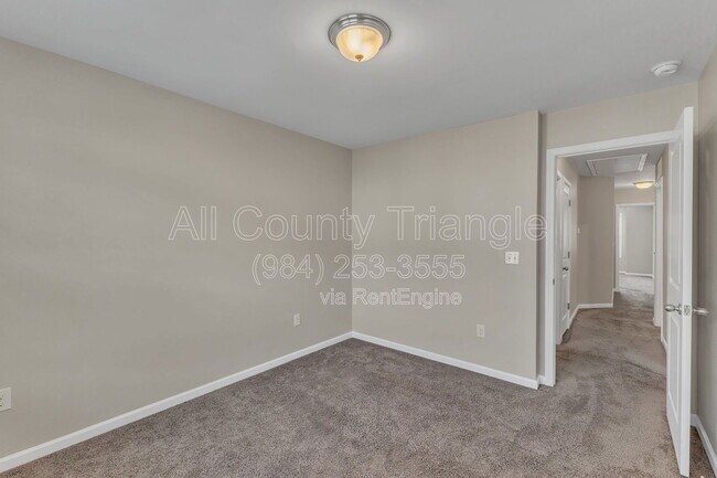 Building Photo - 1121 Latitude Dr