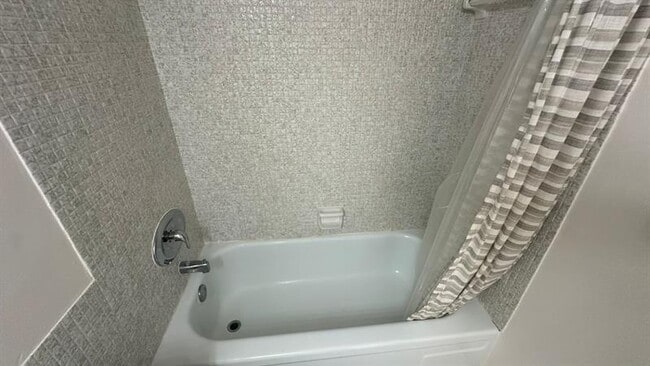 Building Photo - 625 Antioch Ave