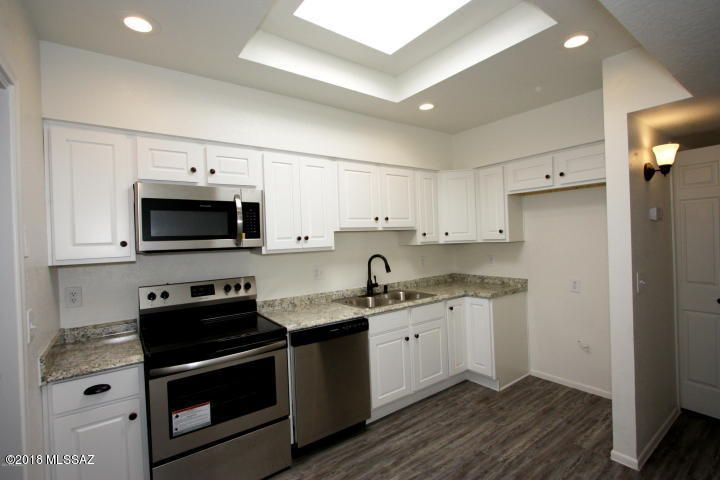 Building Photo - 3039 S Carmona Dr