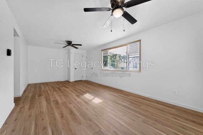 Building Photo - 729 Ridgeway Ave