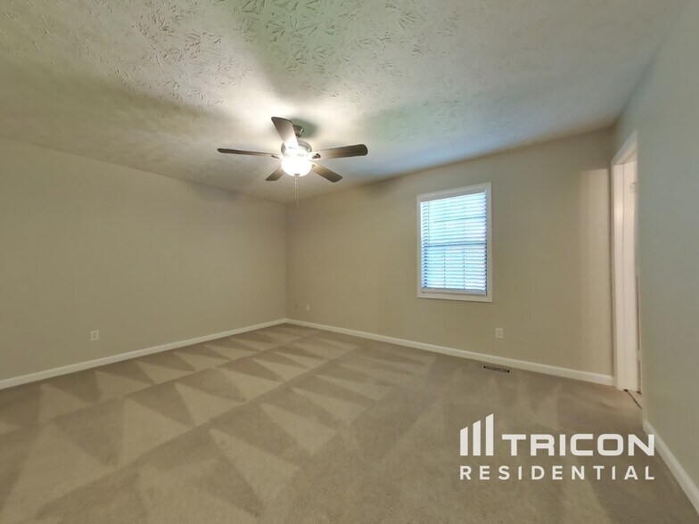Building Photo - 1301 Fairridge Cir SW