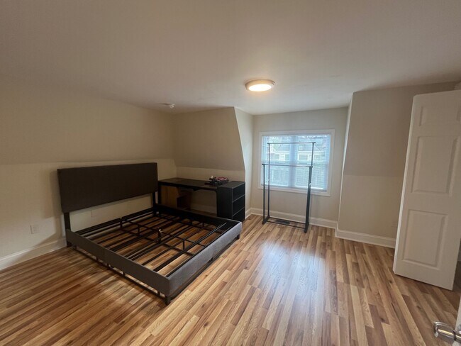 Building Photo - 350 Melwood Ave