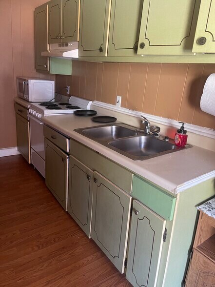 Building Photo - 379 Heathland Dr