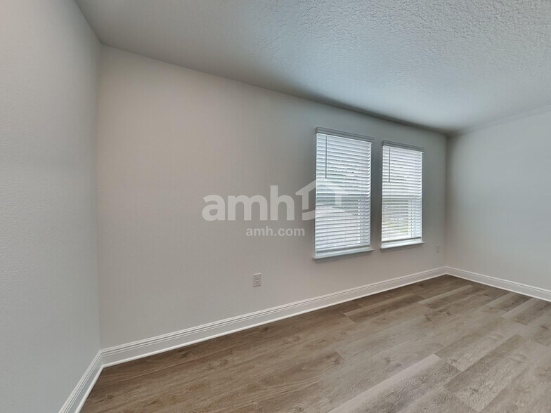 Building Photo - 575 Worcester Ct