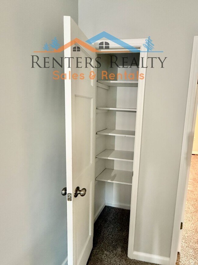 Building Photo - 2 Bedroom Condo with Private Patio