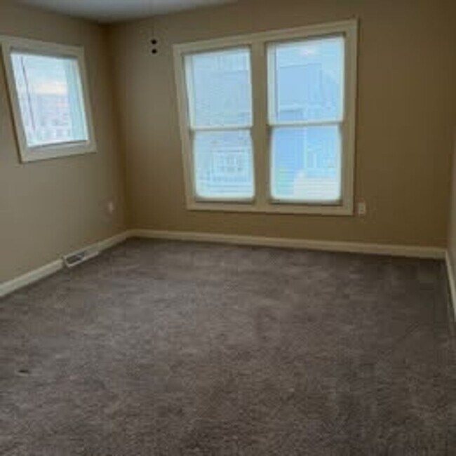 Building Photo - 2010 N Buffum St