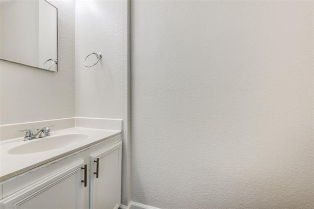 Building Photo - 2160 Glenhaven Dr