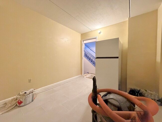 Building Photo - 26 Ellingwood St
