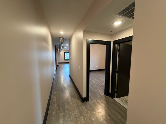 Building Photo - Penn Ave