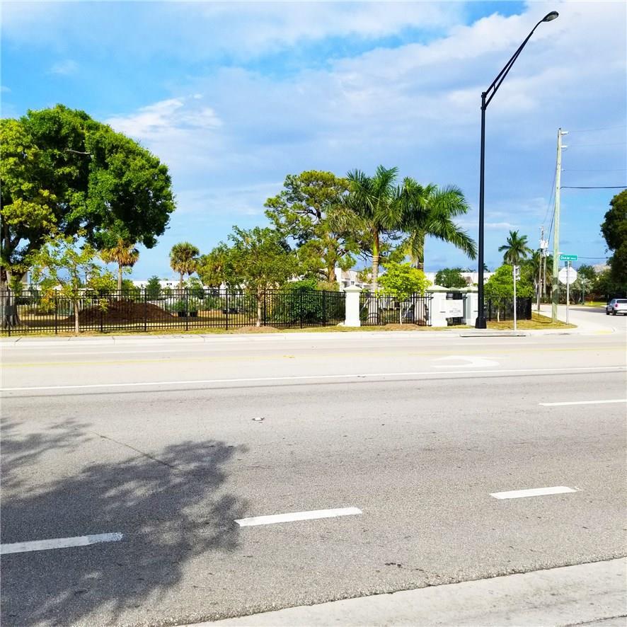 Building Photo - 4051 N Dixie Hwy