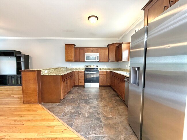Building Photo - 90 Promontory Ln