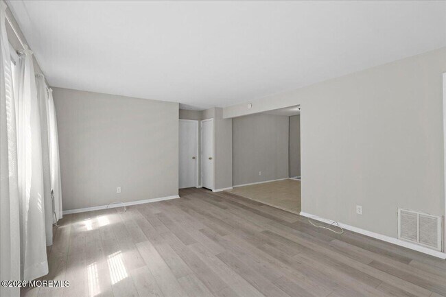 Building Photo - 601 Mistletoe Ave
