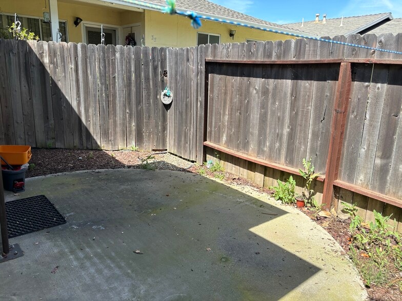 Building Photo - 131 E 17th St