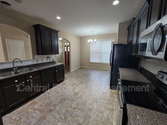 Building Photo - 1 Redwolf Ln