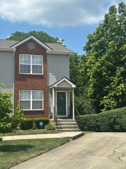 End Unit - 600 Wabarto Way