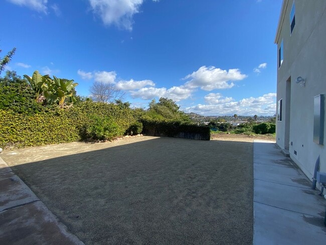 Building Photo - New Build (2022)!! 4BD/2BA, Great Views!!
