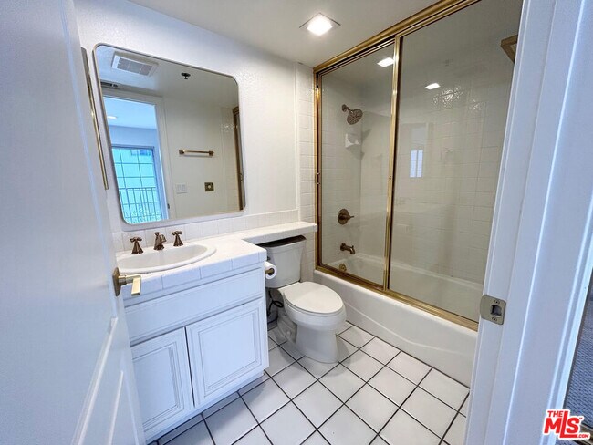 Building Photo - 11734 Montana Ave