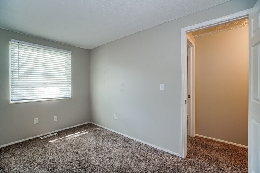 Building Photo - 5148 Cherry Creek Pkwy N