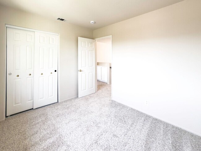 Building Photo - RARE 6 BEDROOM HOME FOR RENT IN OPTIMUM LO...