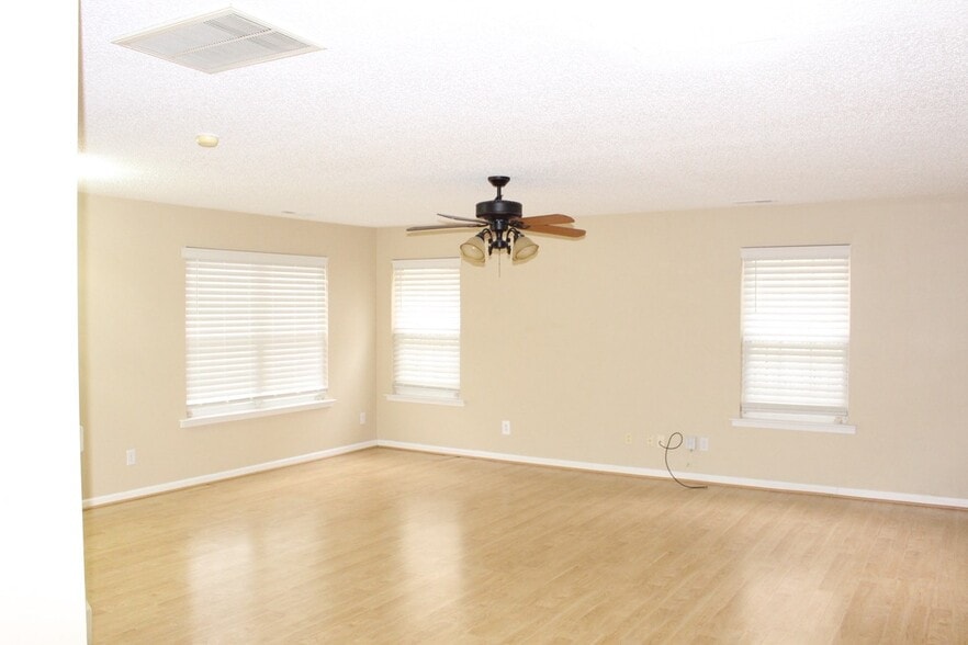 Building Photo - 7312 Brighton Village Dr