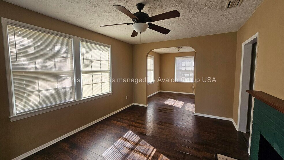 Building Photo - 8052 Hawthorne St