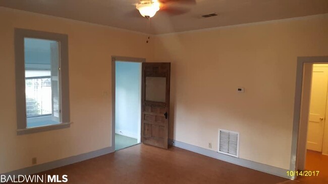 Building Photo - 304 W Orange Ave
