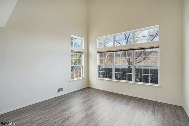 Building Photo - 16 Lagoon Way