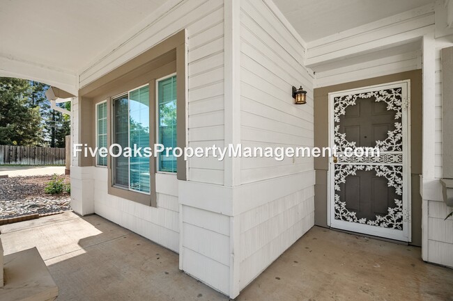Building Photo - 3301 Burberry Way