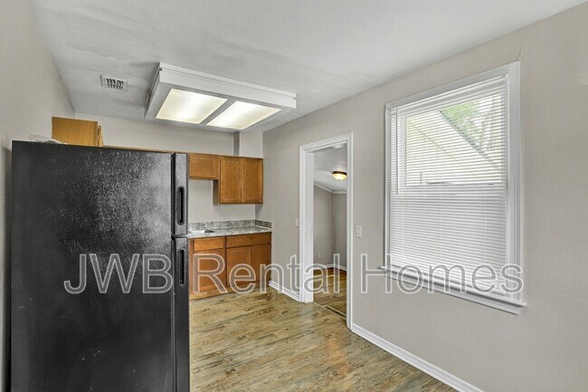 Building Photo - 8944 Jackson Ave