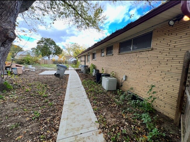 Building Photo - 5629 W Lincoln Creek Dr