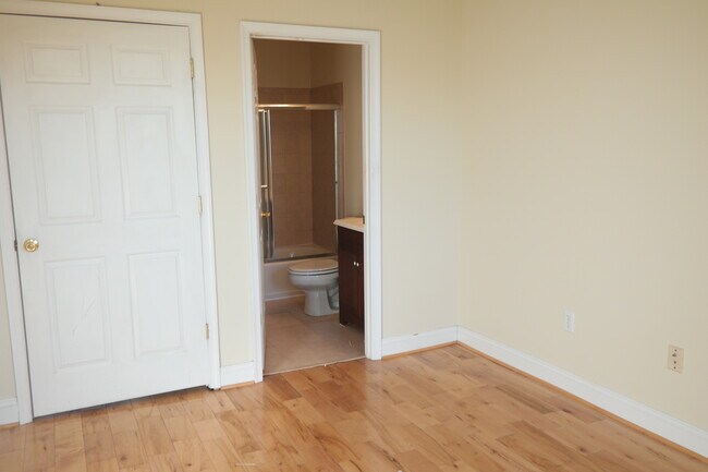 Building Photo - Charming 2 Bedroom/2.5 Bathroom Townhome in Linwood/Patterson Park, MD!