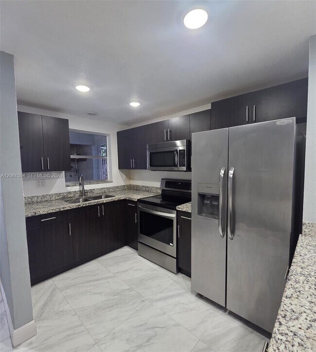 Building Photo - 4241 W 10th Ln