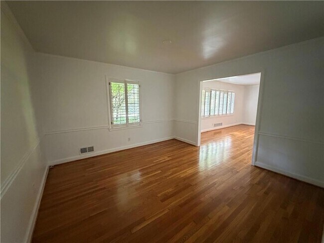 Building Photo - 6651 Castleton Dr NW