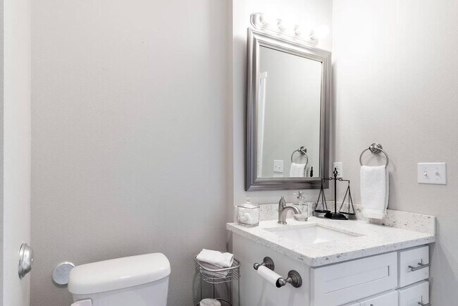 Building Photo - 624 E 32nd St