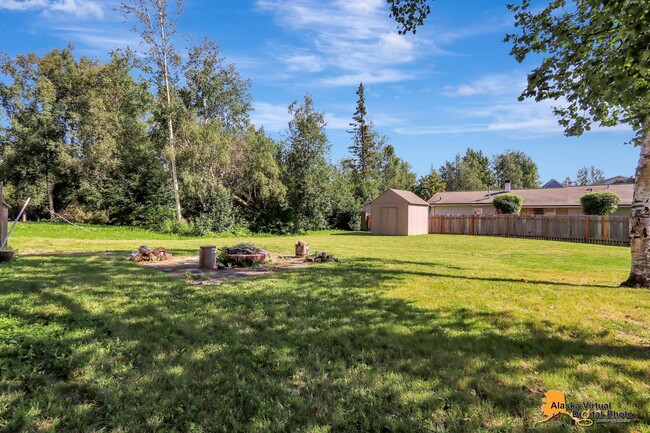 Building Photo - Spacious Home With a Hot Tub Next to Kinca...