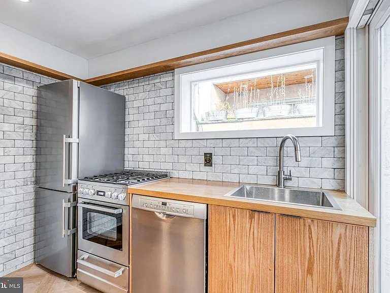 Building Photo - 2212 Panama St