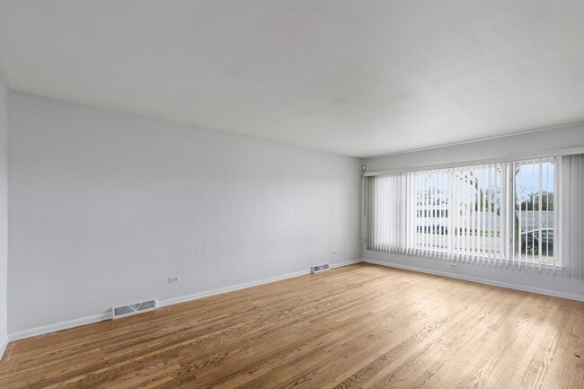 Building Photo - 8736 N Ozark Ave