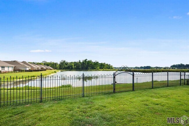 Building Photo - 3 Bedroom Home with Stunning Lake Views in Pelican Lakes Subdivision