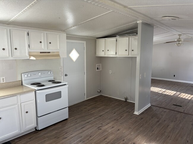 Building Photo - 559 Wancy Cir