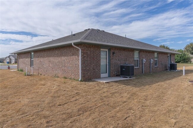 Building Photo - 568 Parkhill Cir