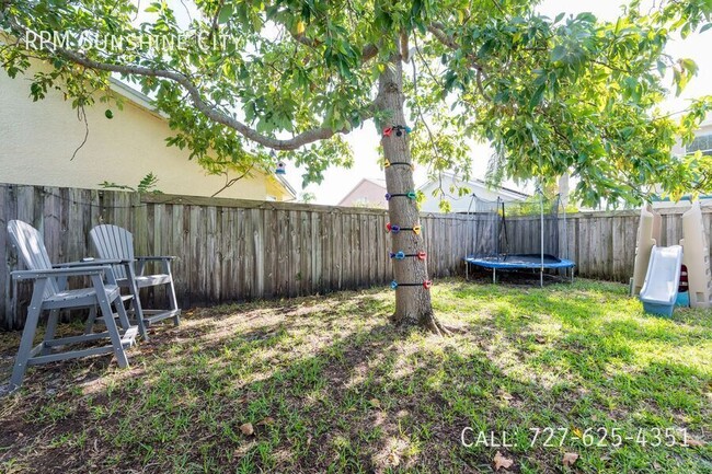 Building Photo - STUNNING 4-BED, 3-BATH HOME WITH SOLAR PAN...