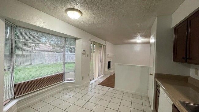 Building Photo - 7431 La Pl Dr