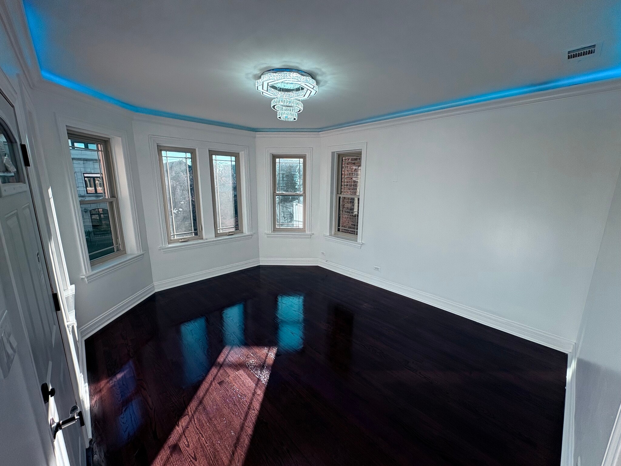 Building Photo - 2026 W McLean Ave