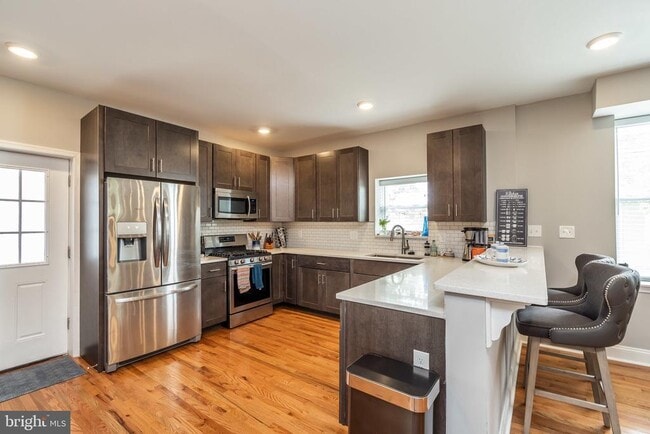 Building Photo - 365 Bonsal St