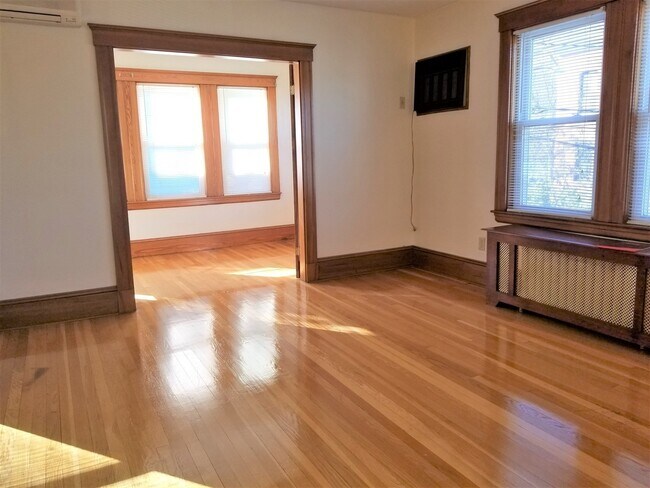 Building Photo - 20 School St